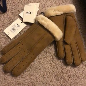 NWT UGG winter gloves !